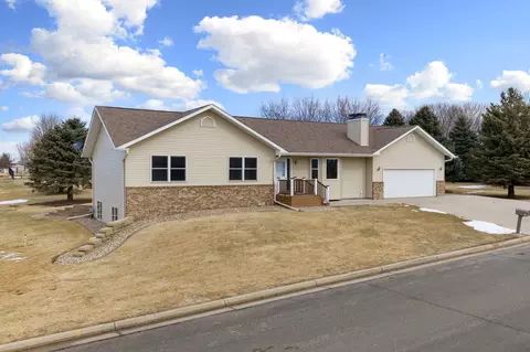 19 13th St NE, Kasson, MN 55944