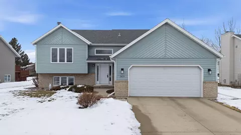2819 33rd St S, Fargo, ND 58103