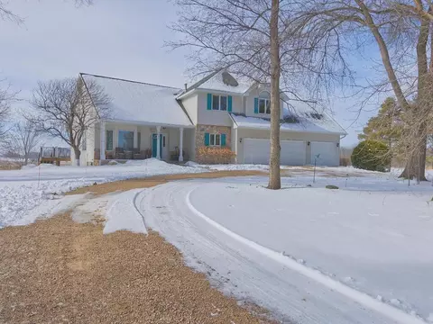 2660 Vega Ave, Mayer, MN 55360