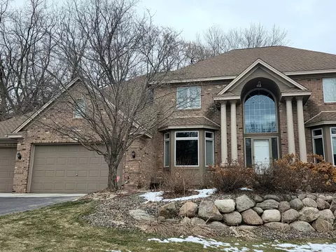14809 White Oak Dr, Burnsville, MN 55337