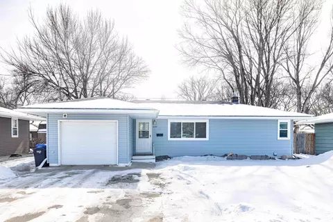 306 25th Ave N, Fargo, ND 58102