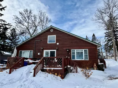 38492 Beach St, Warroad, MN 56763