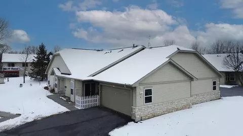700 Leroy Ln #8, River Falls, WI 54022
