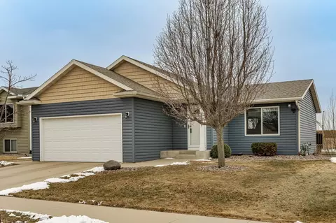 5301 Castleview Dr NW, Rochester, MN 55901