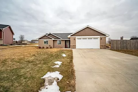 873 Hills Ln, Ellsworth, WI 54011