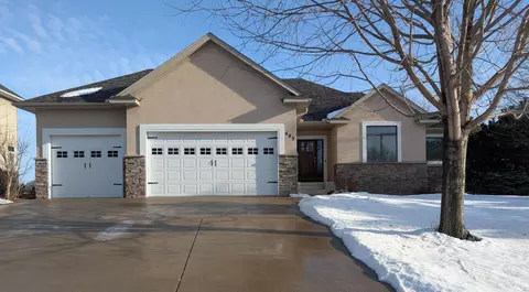 605 Heritage Trl NE, New Prague, MN 56071