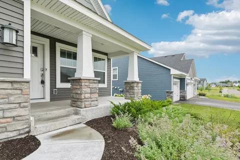 7296 Crane Dr, Hugo, MN 55038