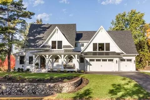 105 Walker Ave N, Wayzata, MN 55391