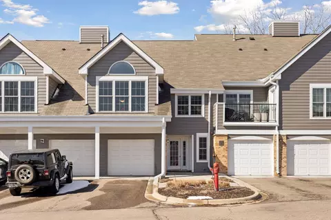 6050 Chasewood Pkwy #202, Hopkins, MN 55343