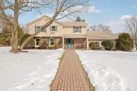 15800 Seaton Pl, Minnetonka, MN 55345