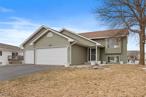 1434 Sparrow Rd, Waconia, MN 55387