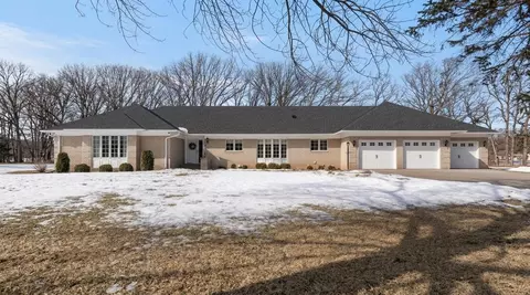 17887 Riverwood Dr, Little Falls, MN 56345