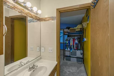 Bath - 3919 Princeton Trl, Eagan, MN 55123 photo 3 of 5