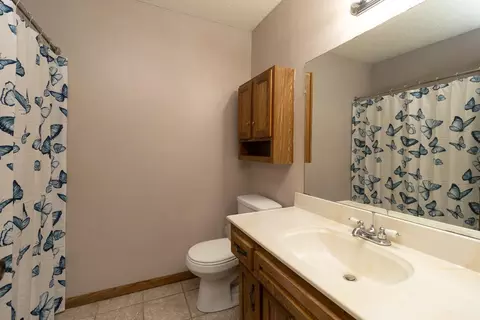 Bath - 3919 Princeton Trl, Eagan, MN 55123 photo 2 of 5