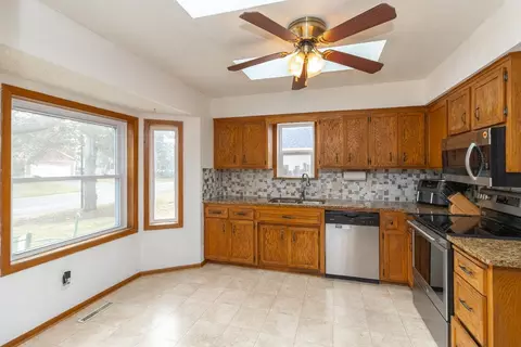 Kitchen - 3919 Princeton Trl, Eagan, MN 55123 photo 1 of 4