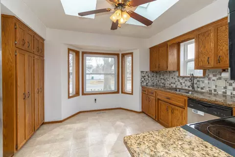 Kitchen - 3919 Princeton Trl, Eagan, MN 55123 photo 3 of 4