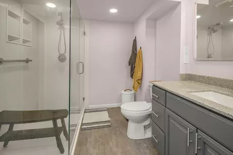 Bath - 3919 Princeton Trl, Eagan, MN 55123 photo 4 of 5