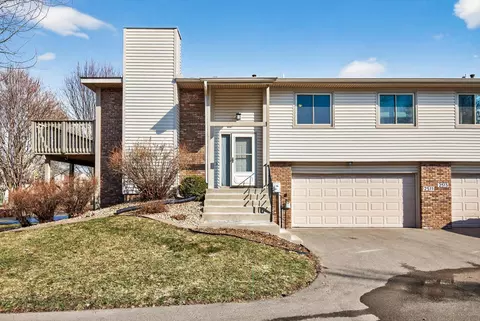 2511 Rose Ave E, Maplewood, MN 55119