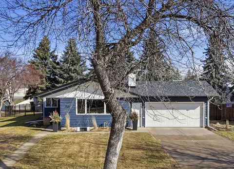 825 Park Dr S, Fargo, ND 58103