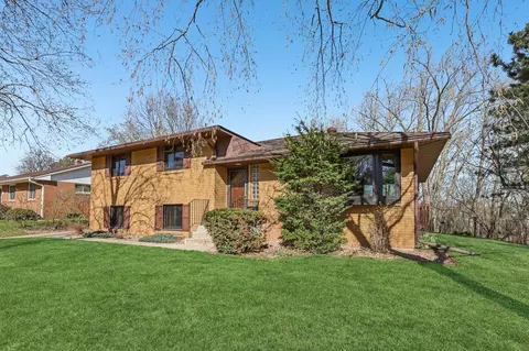 2526 Bittersweet Ln, Maplewood, MN 55109
