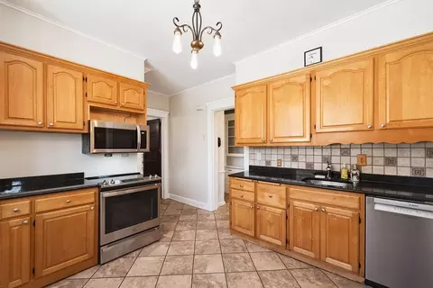 Kitchen - 4220 Mcculloch St, Duluth, MN 55804 photo 1 of 2