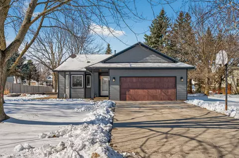 2810 Hillvale Trl, Oakdale, MN 55128