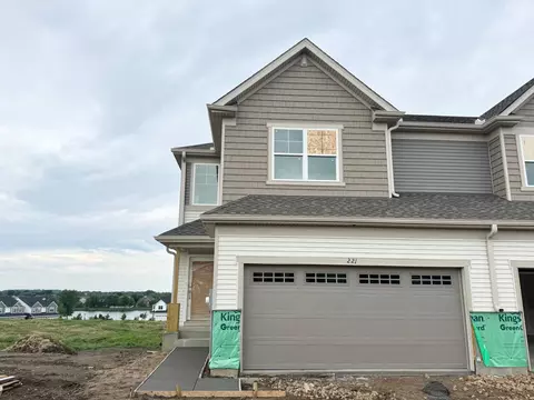 221 Huntington Dr, Waconia, MN 55387