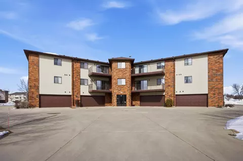 2705 35th Ave S #202, Fargo, ND 58104