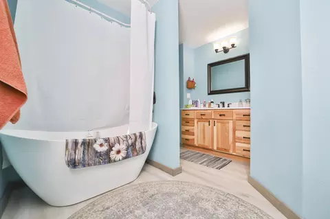 Bath - 7384 Schley Rd, Brainerd, MN 56401 photo 2 of 5