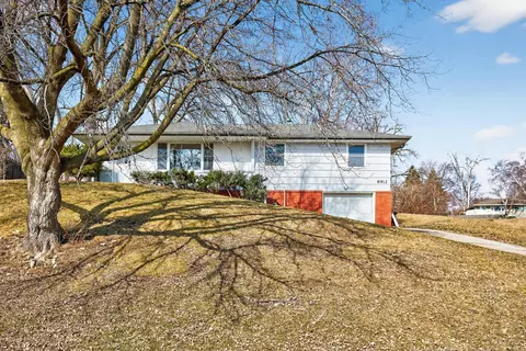 8912 Tretbaugh Dr, Bloomington, MN 55431