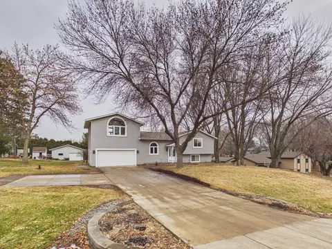 573 Rolling Meadows Ln SE, New Prague, MN 56071
