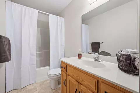 Bath - 4480 Watertown Rd, Maple Plain, MN 55359 photo 2 of 3