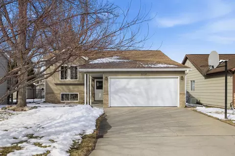 3737 10th St N, Fargo, ND 58102