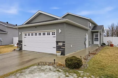609 5th St E, Horace, ND 58047