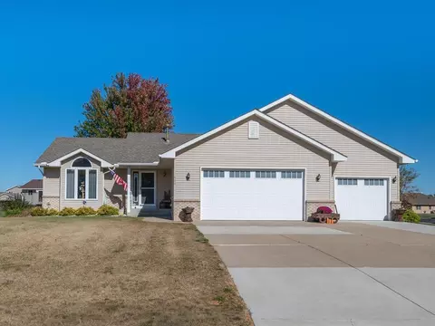 609 Robert Ave, Hamburg, MN 55339