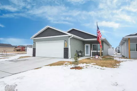 6808 68th St S, Horace, ND 58047