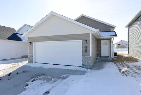 6434 82nd Ave S, Horace, ND 58047