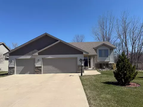 1005 12th St SE, Waseca, MN 56093