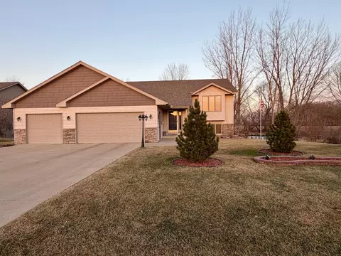 1005 12th St SE, Waseca, MN 56093