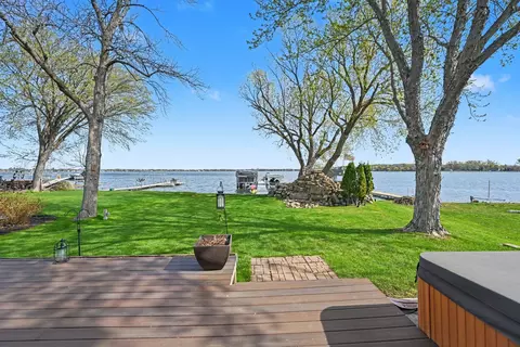 1607 Beach Dr SE, Forest Lake, MN 55025
