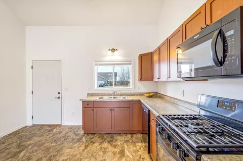 405 E Cheyenne St, Roberts, WI 54023 photo 9