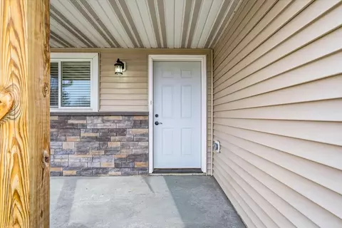 405 E Cheyenne St, Roberts, WI 54023 photo 5