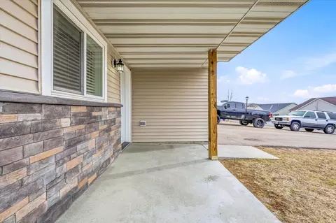 405 E Cheyenne St, Roberts, WI 54023 photo 4