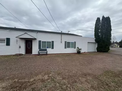 406 4th St, Moose Lake, MN 55767