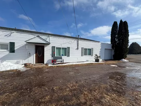 406 4th St, Moose Lake, MN 55767