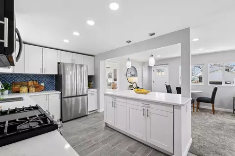 Kitchen - 3340 Warner Ln, Mound, MN 55364 photo 5 of 7