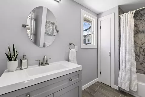 Bath - 3340 Warner Ln, Mound, MN 55364 photo 1 of 4