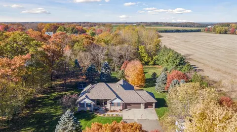 582 Country Oaks Ln, River Falls, WI 54022