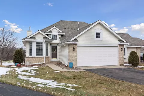 16235 Crystal Hills Dr, Lakeville, MN 55044