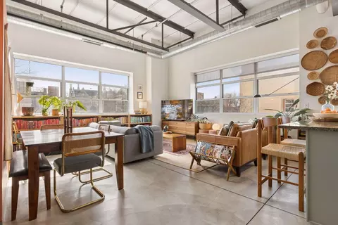 111 E Franklin Ave #320, Minneapolis, MN 55404